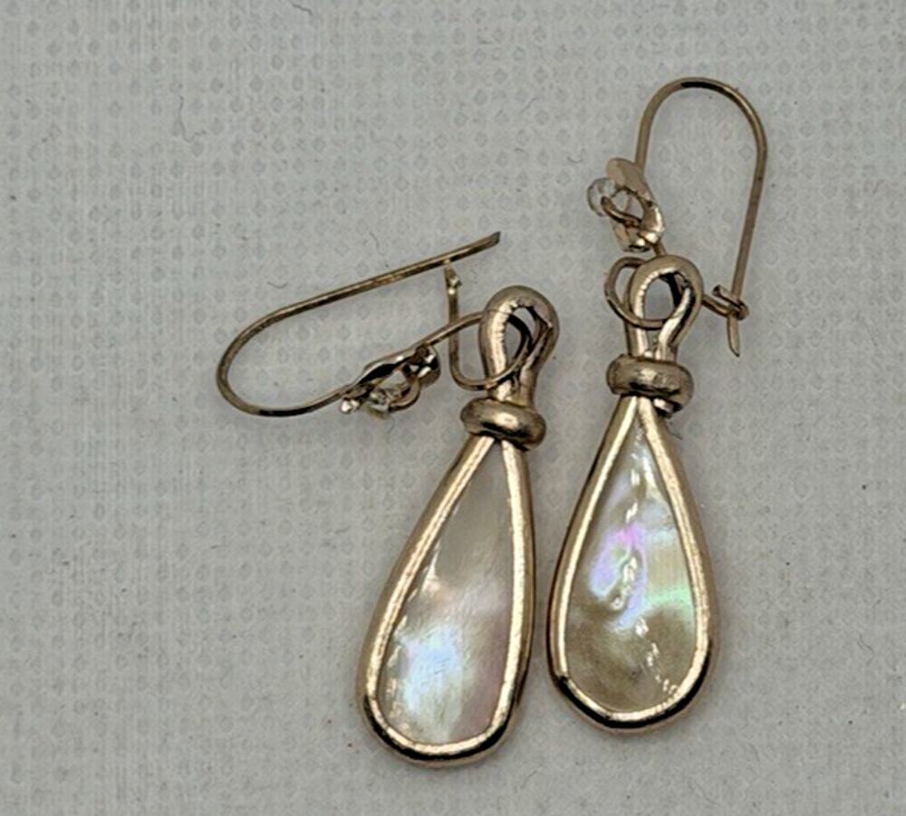 Vintage Mother of Pearl Teardrop Drop Earrings Gold Tone Wire Hook 1.25 in